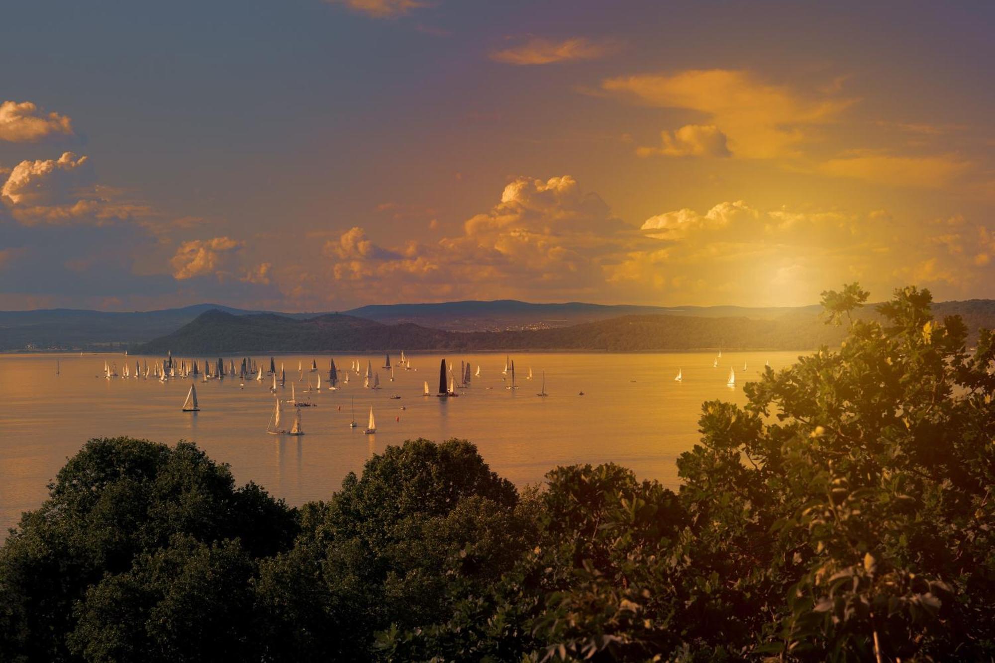 Lake Side Luxury Steps To The Lake Lela - Happy Rentals Balatonlelle Luaran gambar