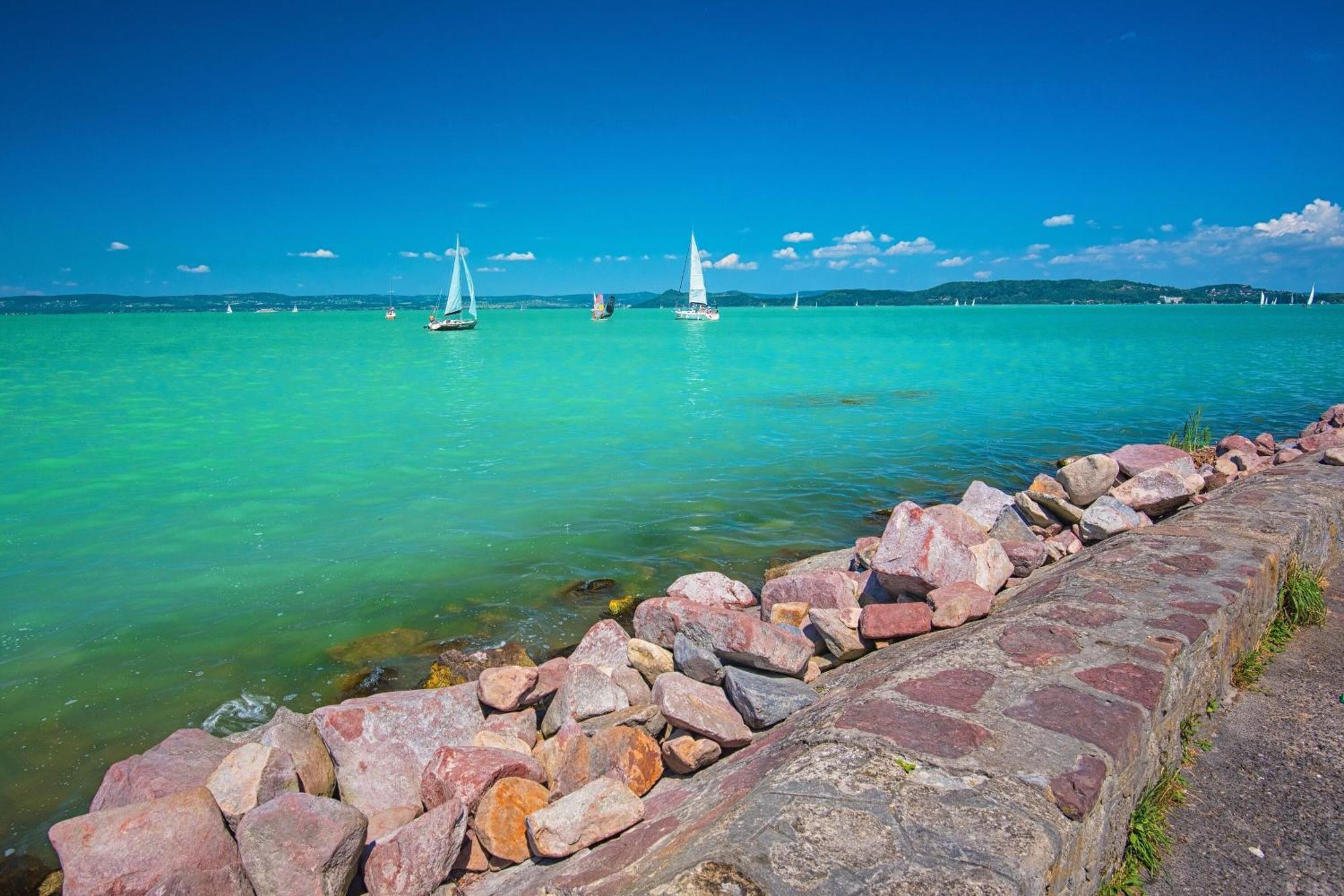 Lake Side Luxury Steps To The Lake Lela - Happy Rentals Balatonlelle Luaran gambar