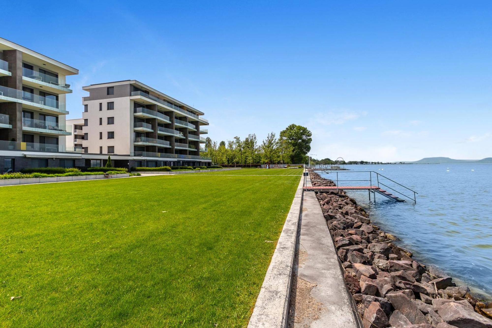Lake Side Luxury Steps To The Lake Lela - Happy Rentals Balatonlelle Luaran gambar